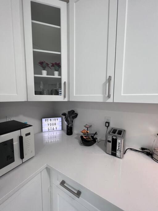 Brand New 4 Bedroom Villa By Hamilton Airport! Exterior foto