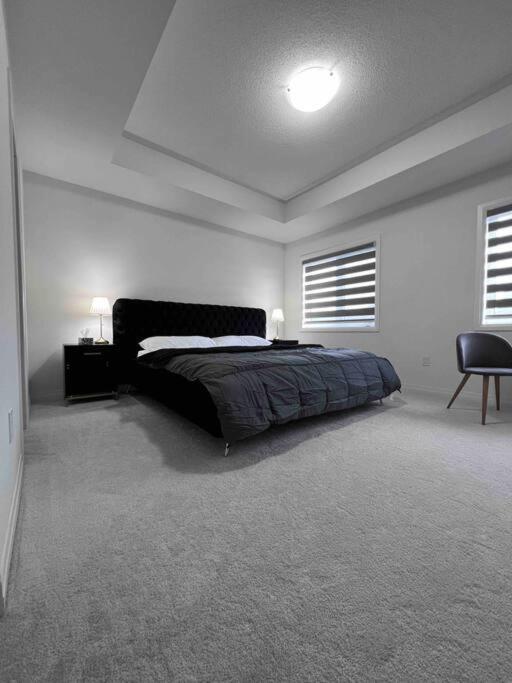 Brand New 4 Bedroom Villa By Hamilton Airport! Exterior foto