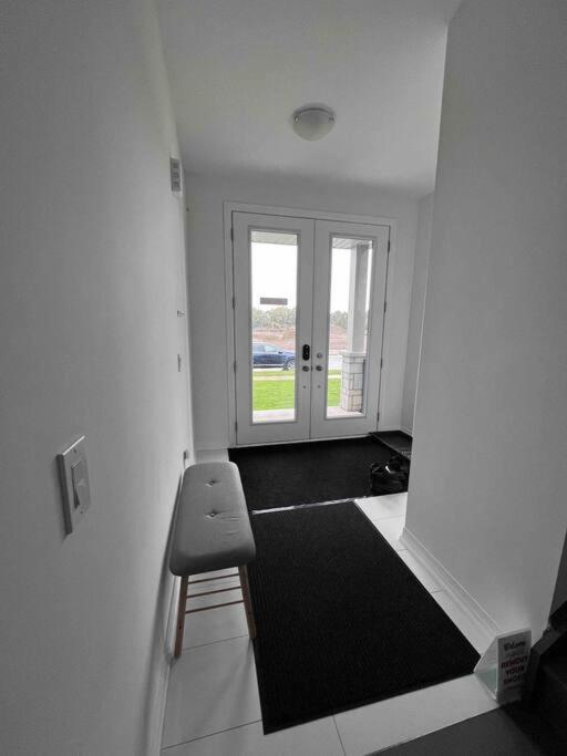 Brand New 4 Bedroom Villa By Hamilton Airport! Exterior foto