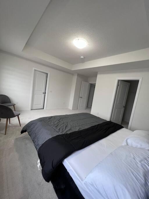 Brand New 4 Bedroom Villa By Hamilton Airport! Exterior foto